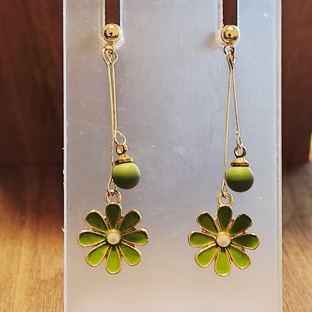 Green Enamel Daisy Flower Drop Earrings Gold Tone Floral Dangle Bead Accents
